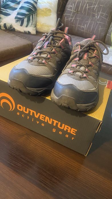 Треккинговые ботинки женские