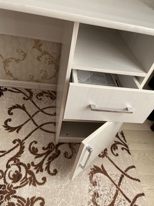 Продам стол письменный