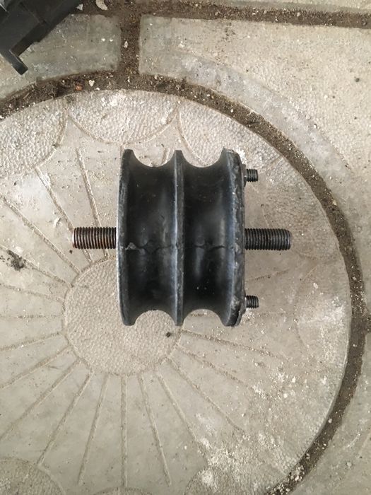 Продам подушку двигателя от 2101