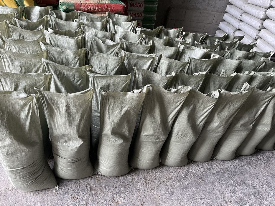 Песок клинец щебень в мешках