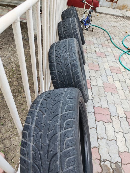 Продам автошины для Тойоты 200