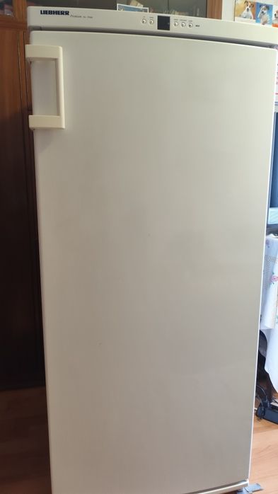 Продавам фризер Liebher