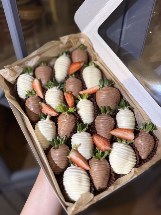 Клубничные букеты