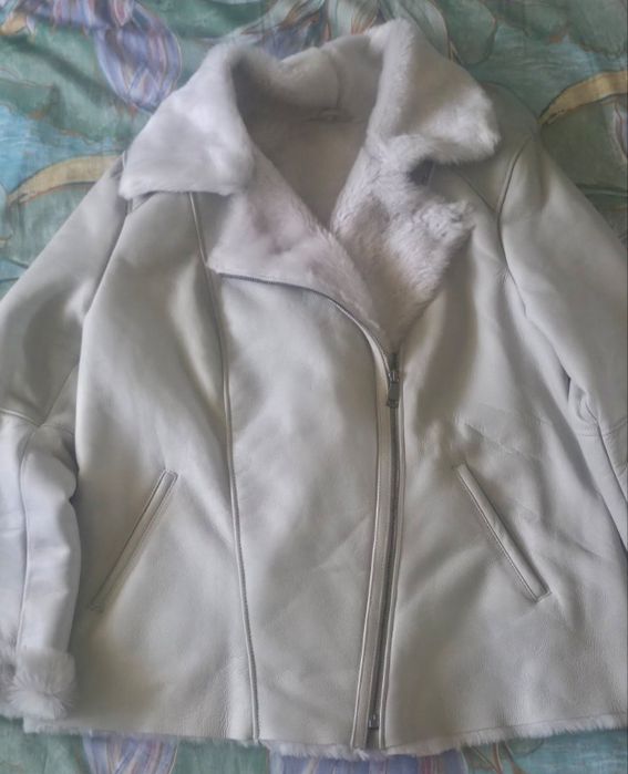 Продавам Дамско кожено яке