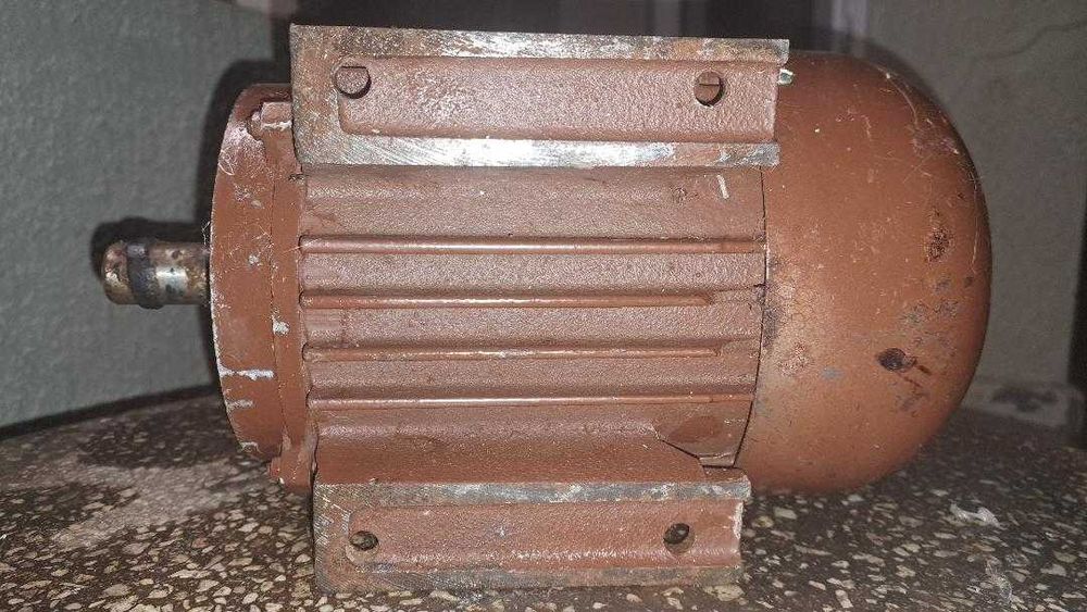 NOU - Motor electric trifazat 0.75 kw 1000 rpm 90 B3