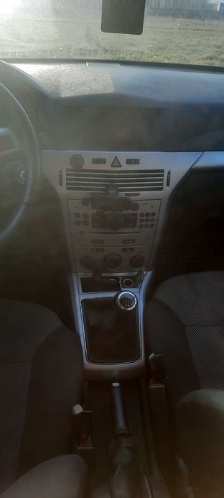 Vând Opel astra anstare bună 2009 și la combinați