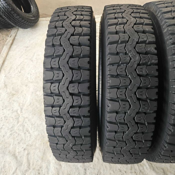 2 броя Тежкотоварни гуми 10R22.5 Pirelli TH25 144/142M M+S