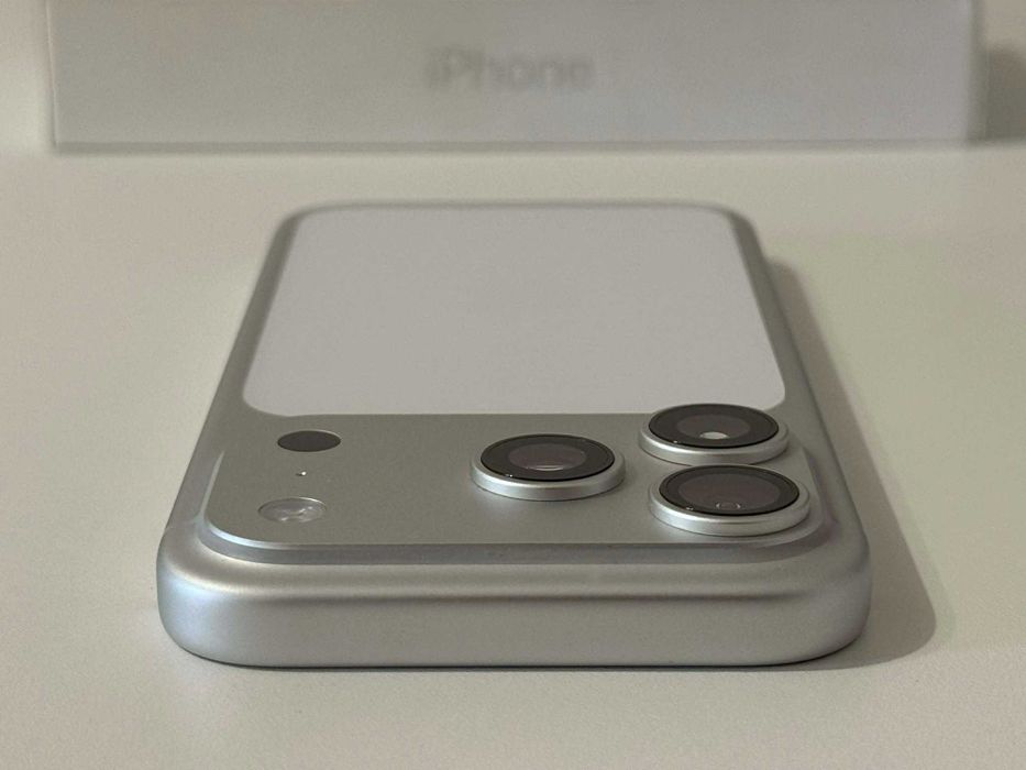 Бартер! 24м.Гаранция! iPhone 17 Pro Silver (Сив) 35 Цикъла.