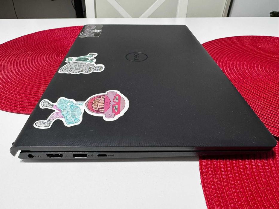 Laptop Dell Vostro 3525 - Stare foarte buna- usor negociabil