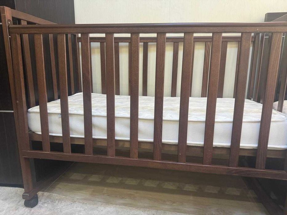 Продам детскую кроватку