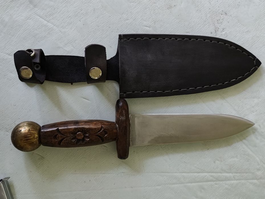 Стара ръчно изработена кама