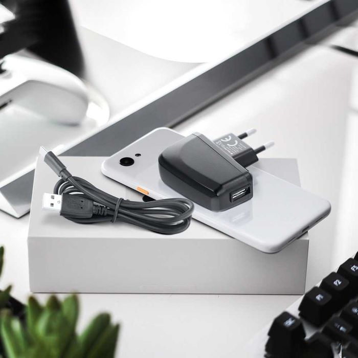 Зарядно у-во micro USB 220V 2А с кабел