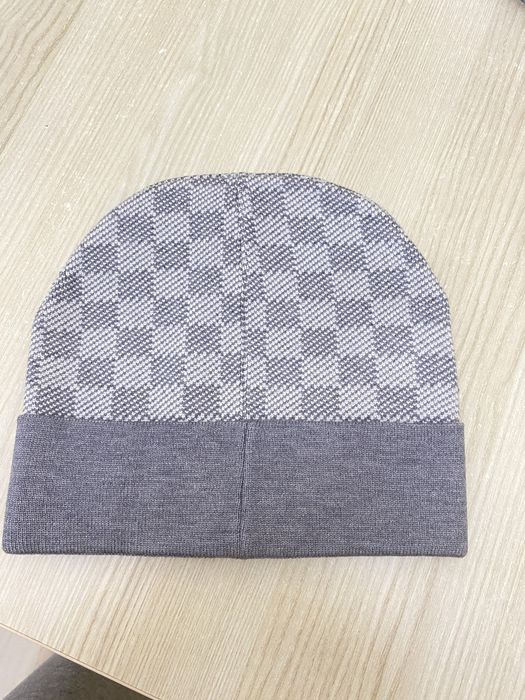 Fes LV nou cu eticheta