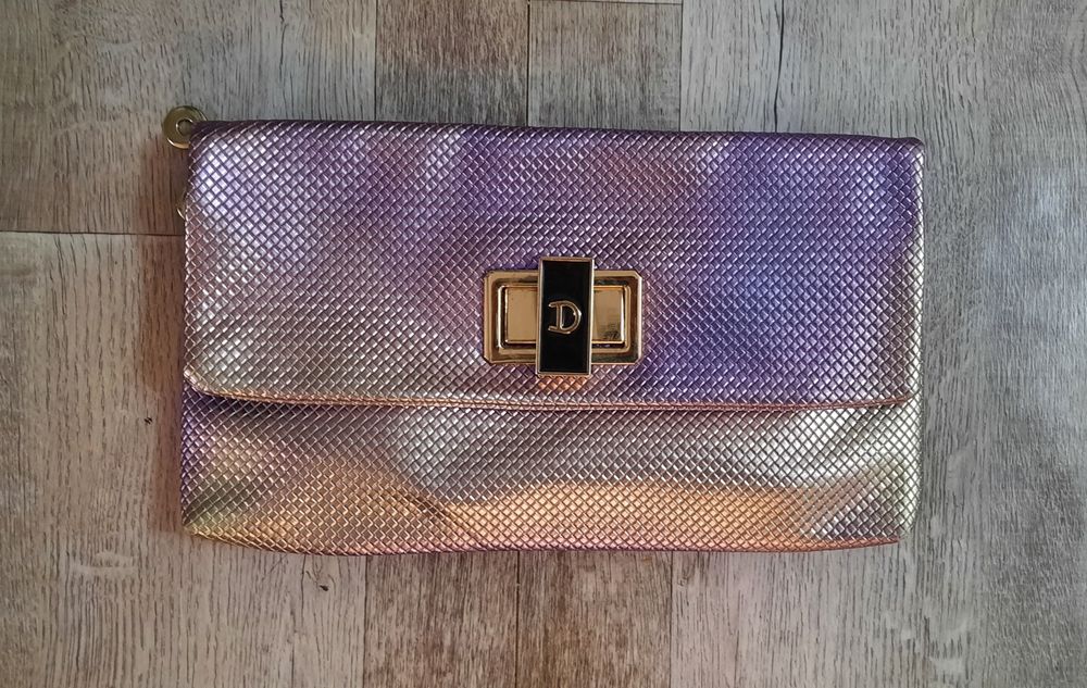 Клач сатылады. Клач продается.