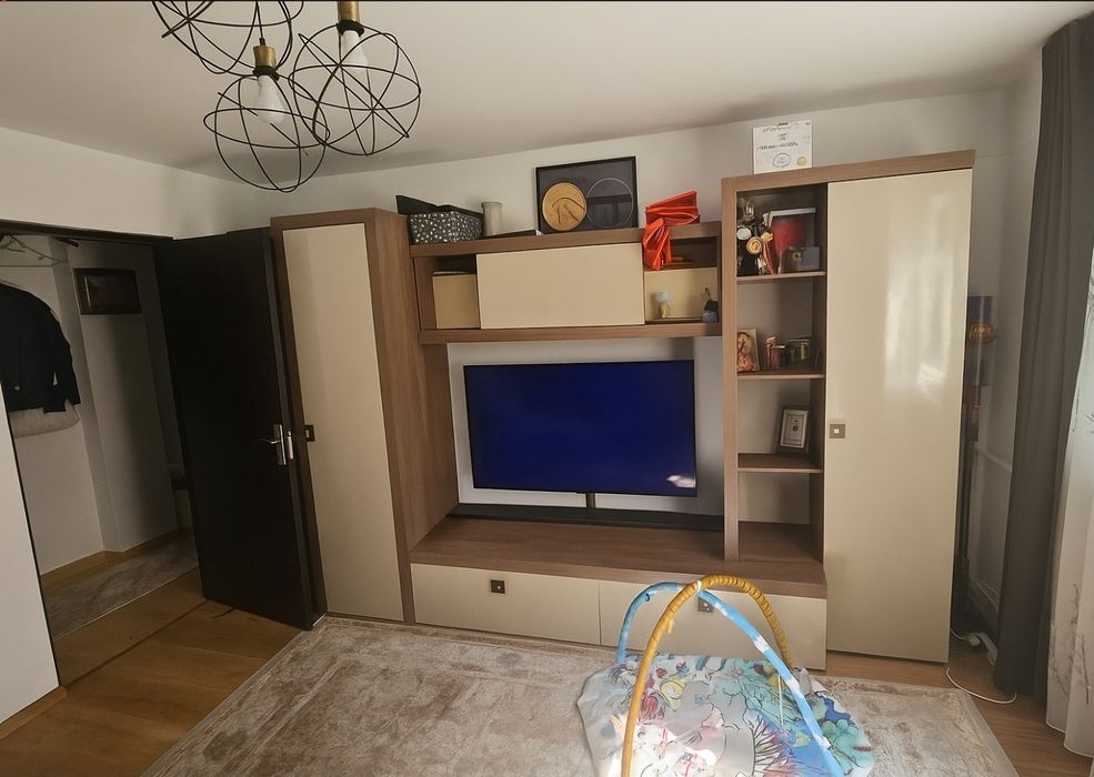 Proprietar - Vând apartament cu 3 camere la 8 min de metrou 1 mai