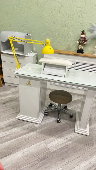 Маникюрный стол в центре города — доступ 24/7