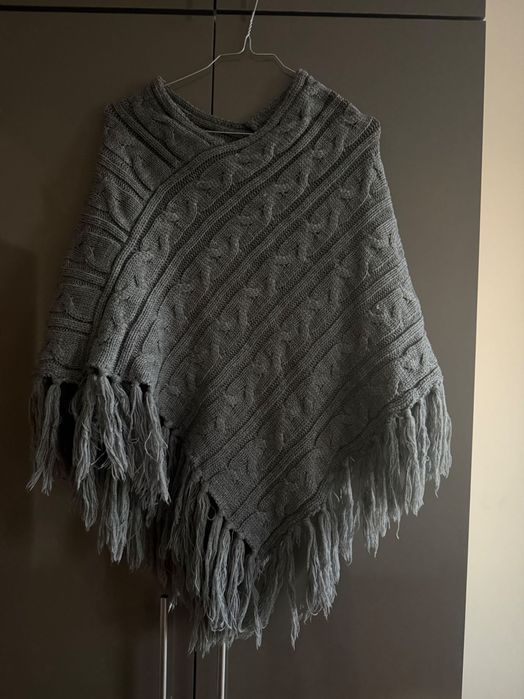 Графитено сиво пончо