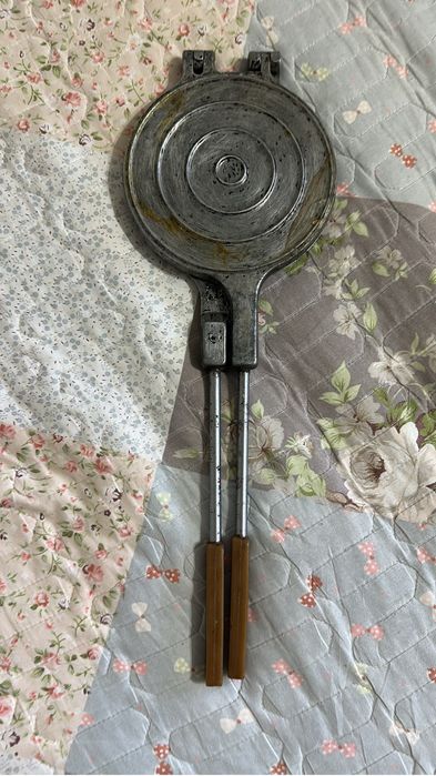 Продам вафельницу Советскую