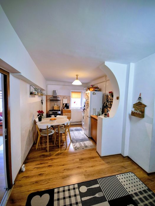 Apartament 3 camere, balcon închis, 69 mp – Gura Leului, Barlad