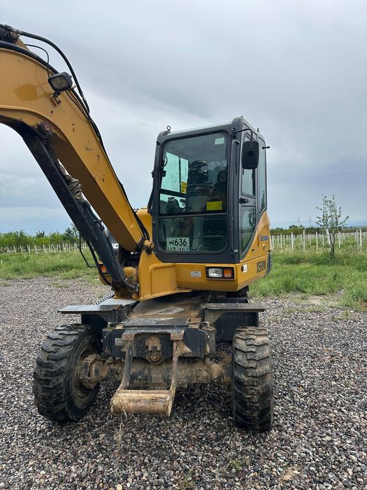 UzXMG XE60W ekskavator