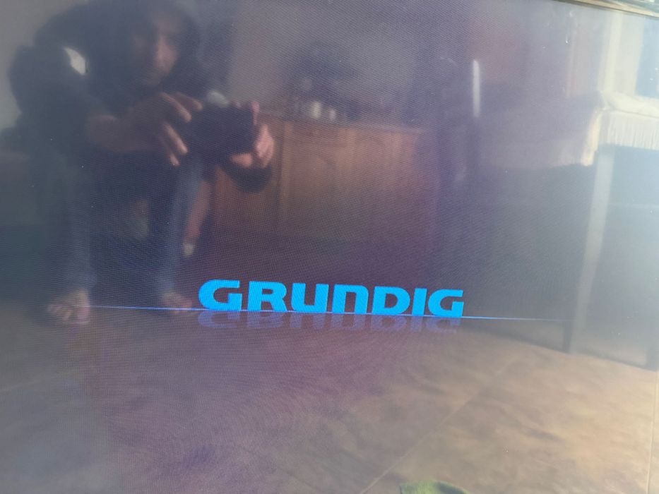 Смарт телевизор Grundig 48 инча без стоика