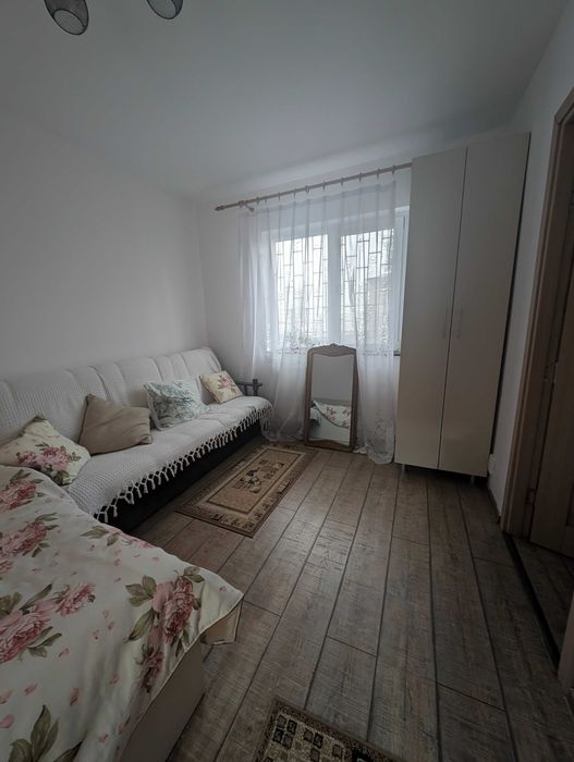 Apartament cu 2 camere, central, renovat, mobilat, parter, 50 mp utili