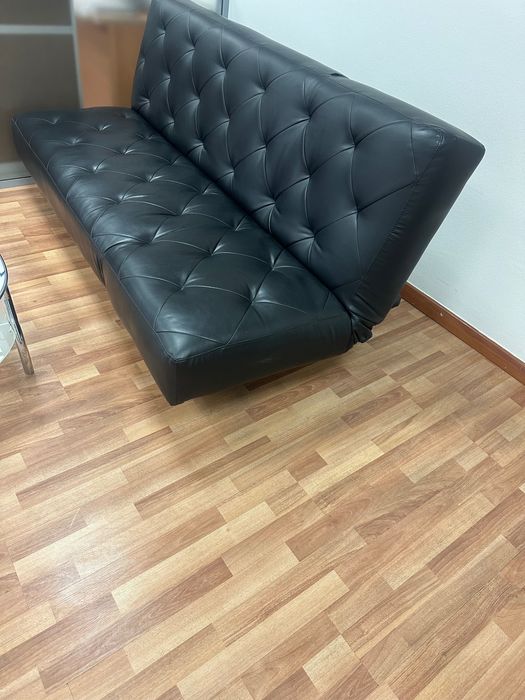 Диван для офиса черного цвета