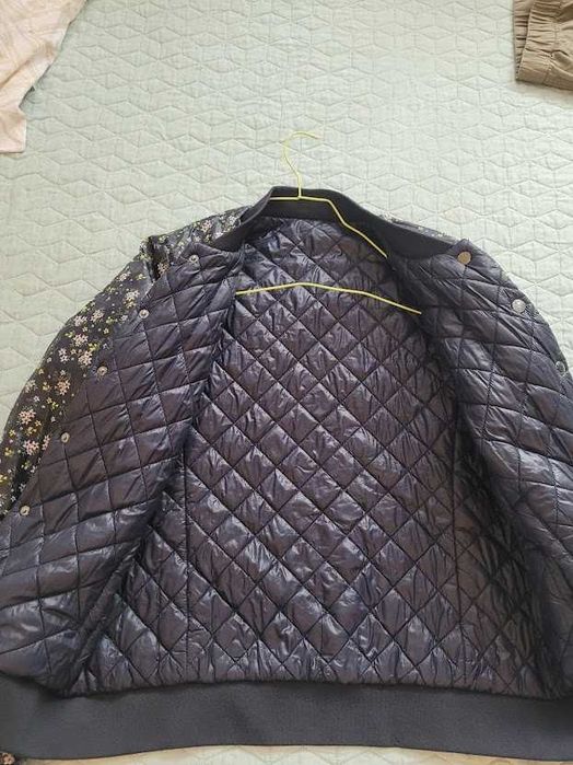 Пролетно, преходно яке 2 лица - син и черен с флорални мотиви размер S