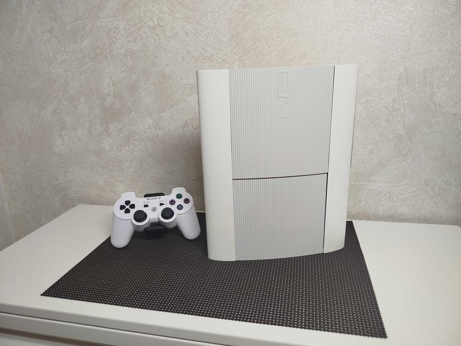 Sony Playstation 3 в коробке с документами