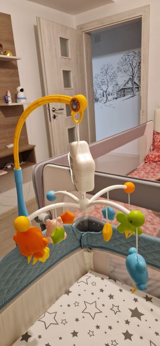 Carusel muzical cu proiectie pentru patut, jucarie cu lumini