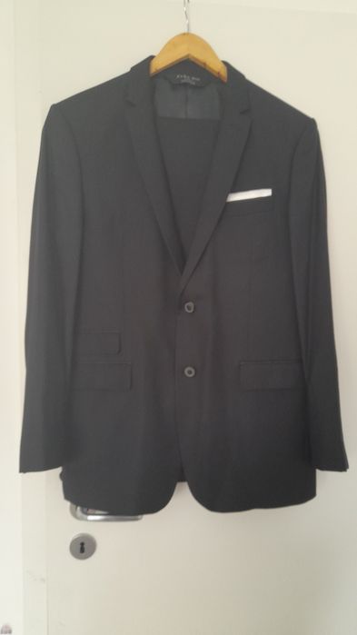 Costum bărbătesc negru Zara