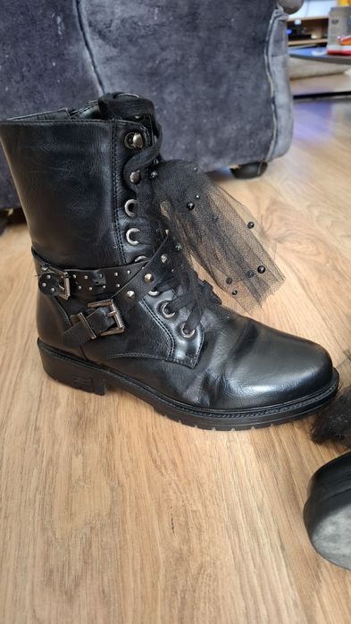 Черни боти с тюл