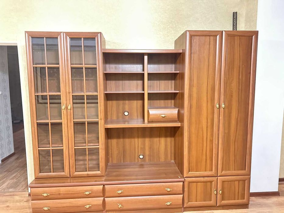 Шкаф-стенка для гостинной, прихожей