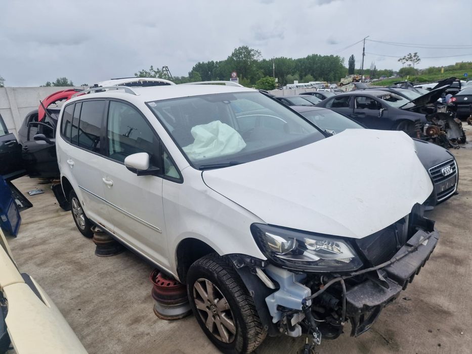 Dezmembram Volkswagen Touran 2012 1.6tdi Euro 5 CAY Manual