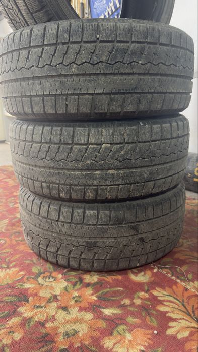 Продам зимние шины 235/45/18