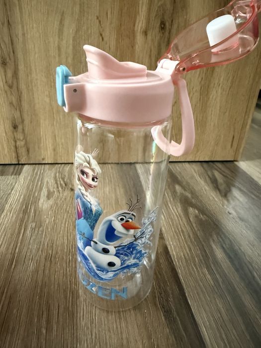 Sticluta apa fetite, cana apa