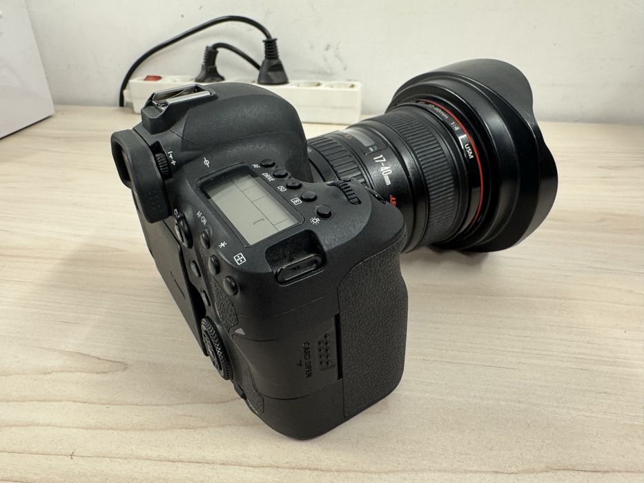 Vând pachet foto full-frame Canon EOS 6D Mark II + obiectiv L + blitz