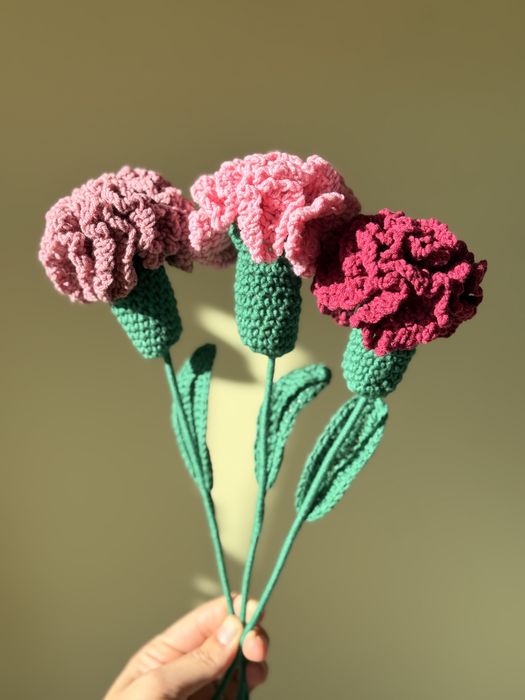 Букет от плетени цветя, подарък за празник