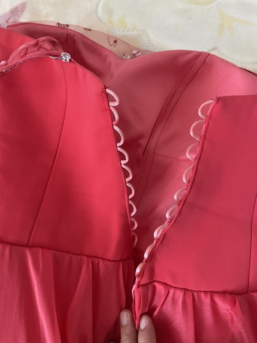 Официална рокля с паети на тюл