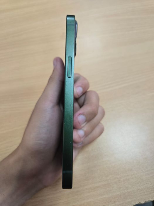 Продам Iphone 13
