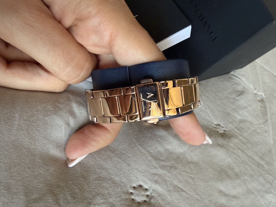 Златист часовник Armani
