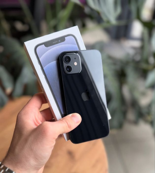 Продам Айфон 12 64gb