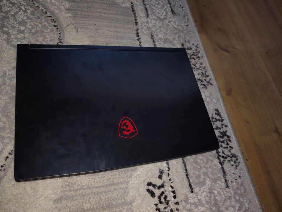 Vând laptop msi ms-16r8 gaming cu maus ventilatoare și  usb de internet