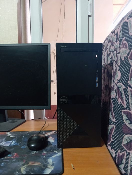 Dell vostro ddr4 8 256ssd +500gb HDD
