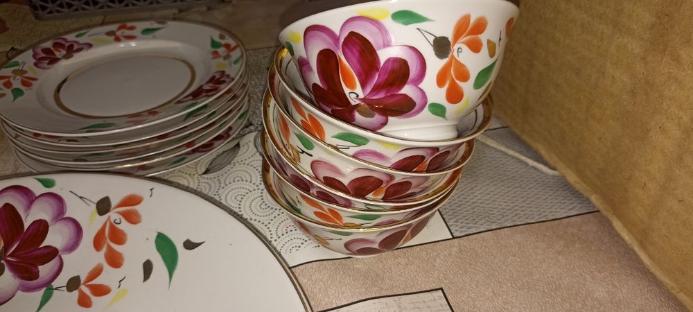 Продаётся советский комплект посуды