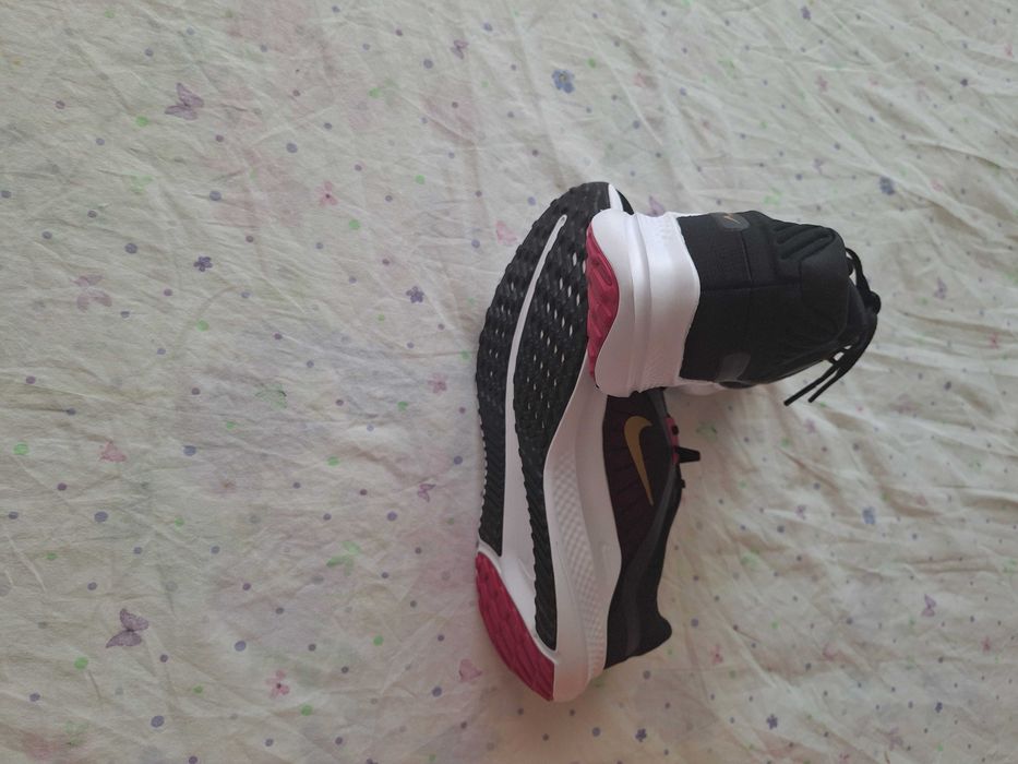 Чисто нови мъжки маратонки Nike QUEST 5