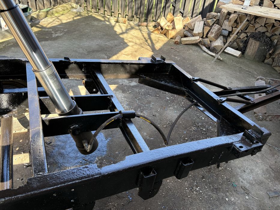 Remorca agricola basculabila