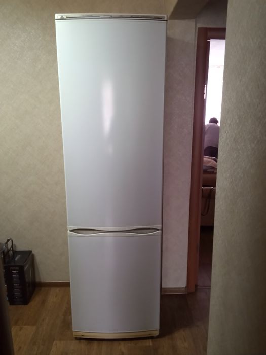 Продам холодильник. Атлант.
