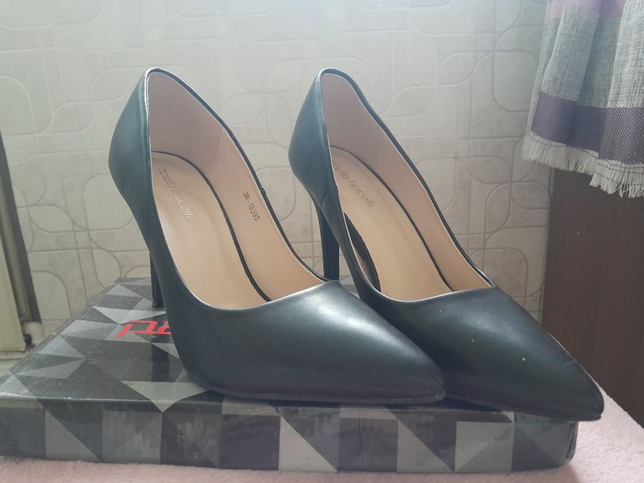 Дамски обувки с ток