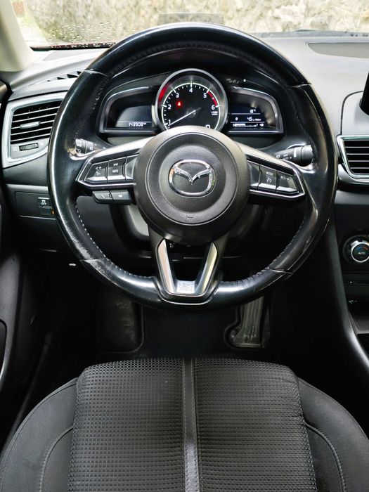 Vând Mazda 3 Sedan (Model Facelift), an fabricație 2017